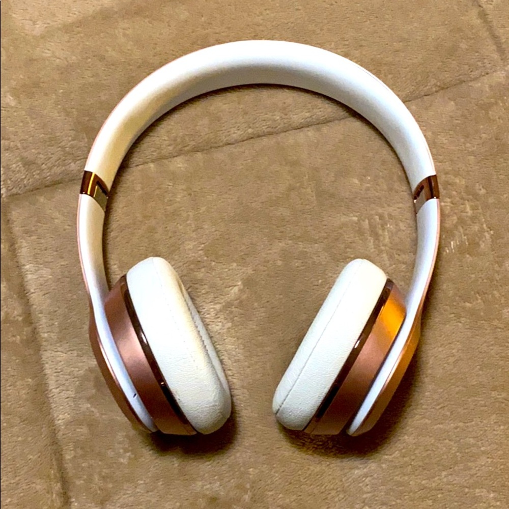 Beats solo 3 (rose gold)